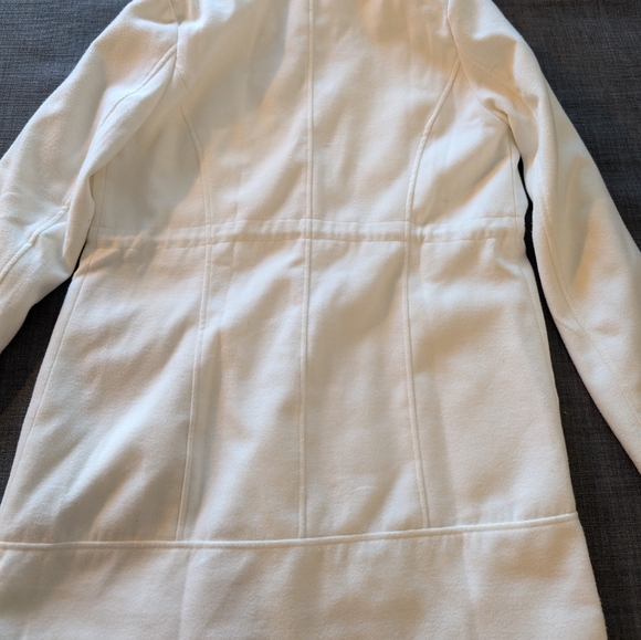 Women's White Cinch Waist & Faux Fur Hooded Coat! - Picture 14 of 16